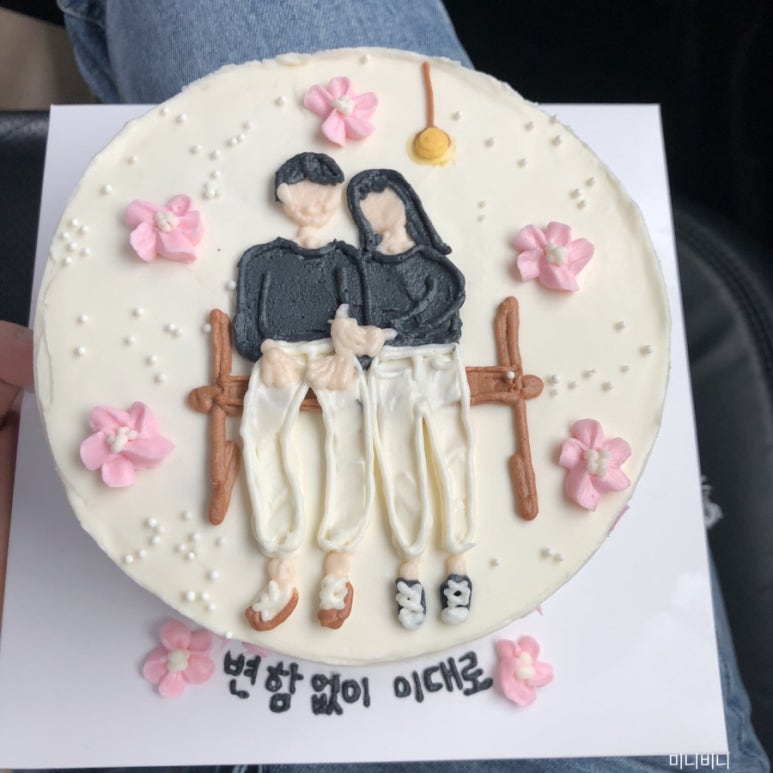 레드 테이블 디자인 이미지