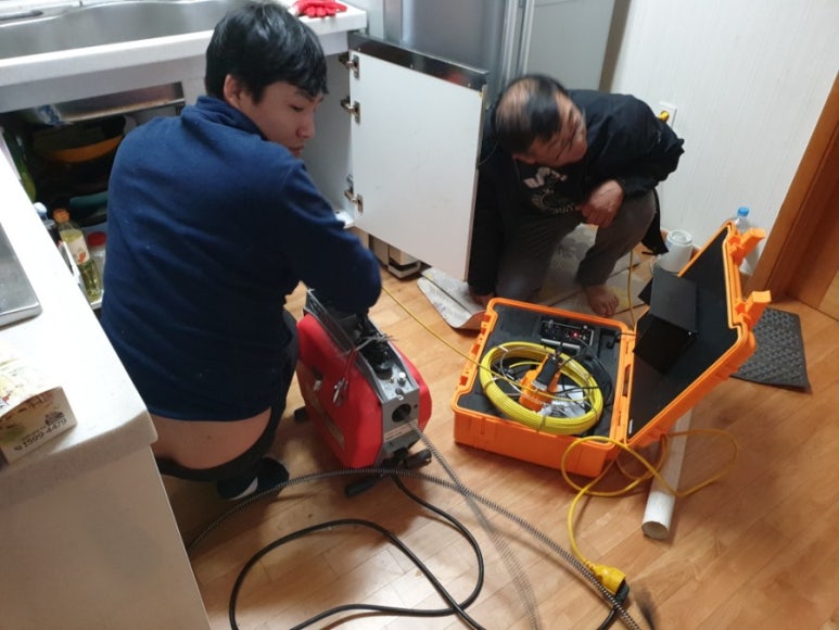 하수구막힘뚫음변기막힘뚫음세면대막힘싱크대막힘역류냄새차단 이미지