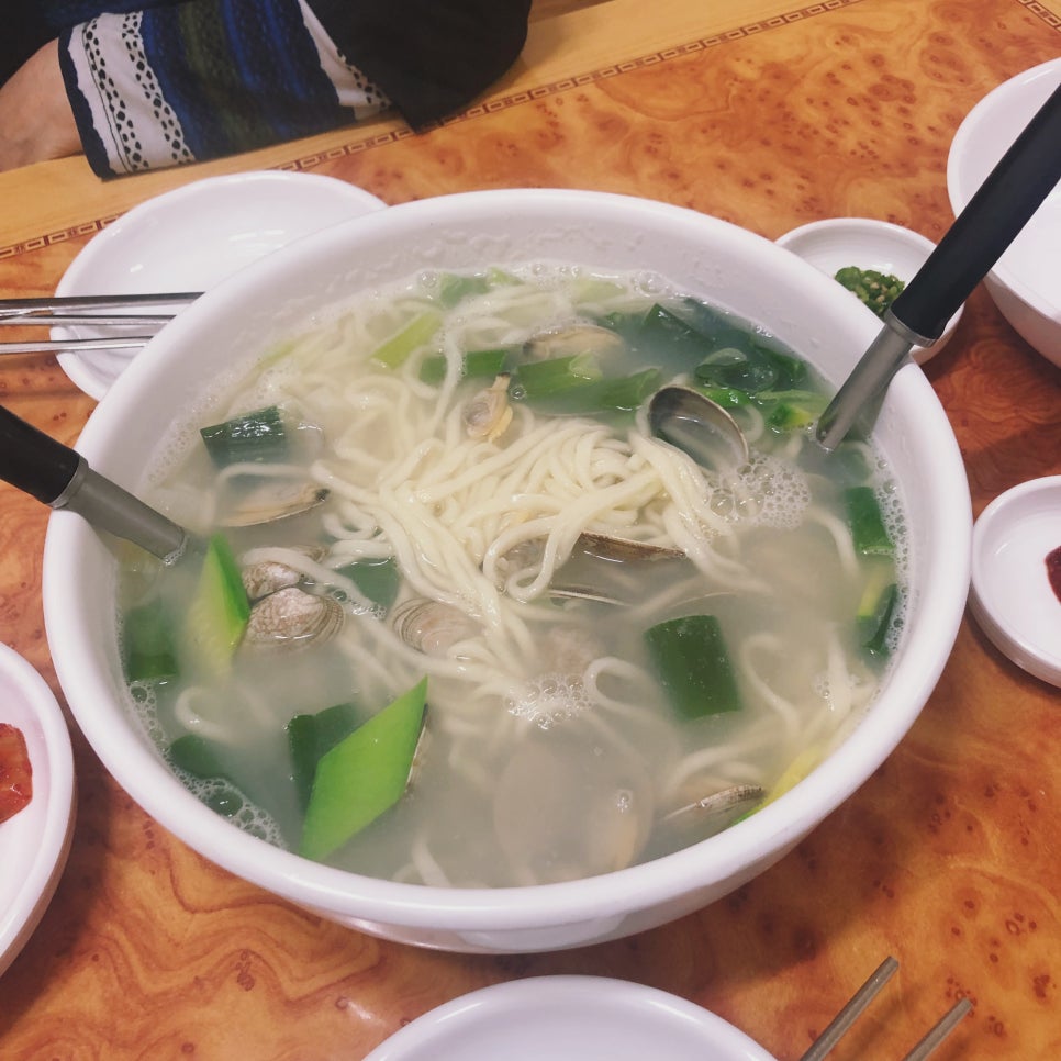 바지락칼국수 이미지