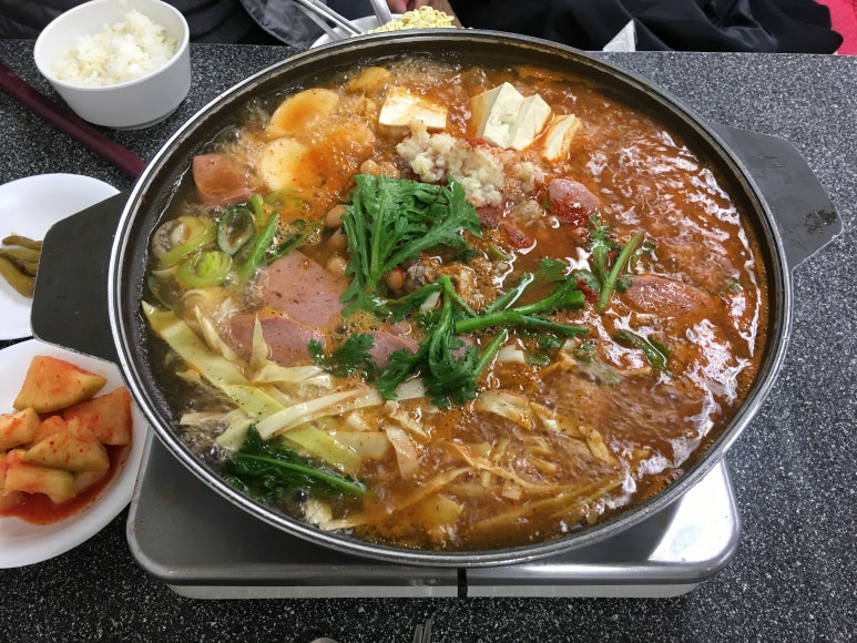 두꺼비부대찌개 이미지