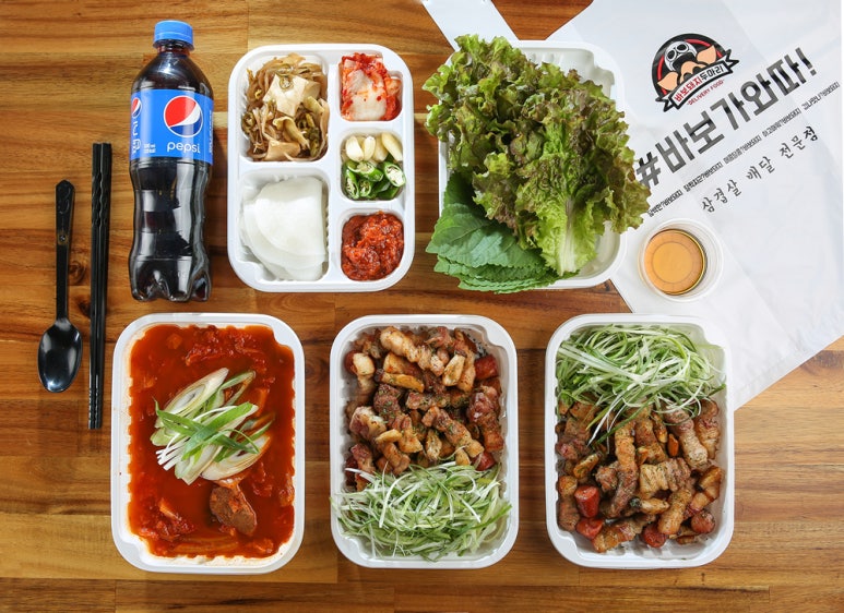 돼지두마리 이미지