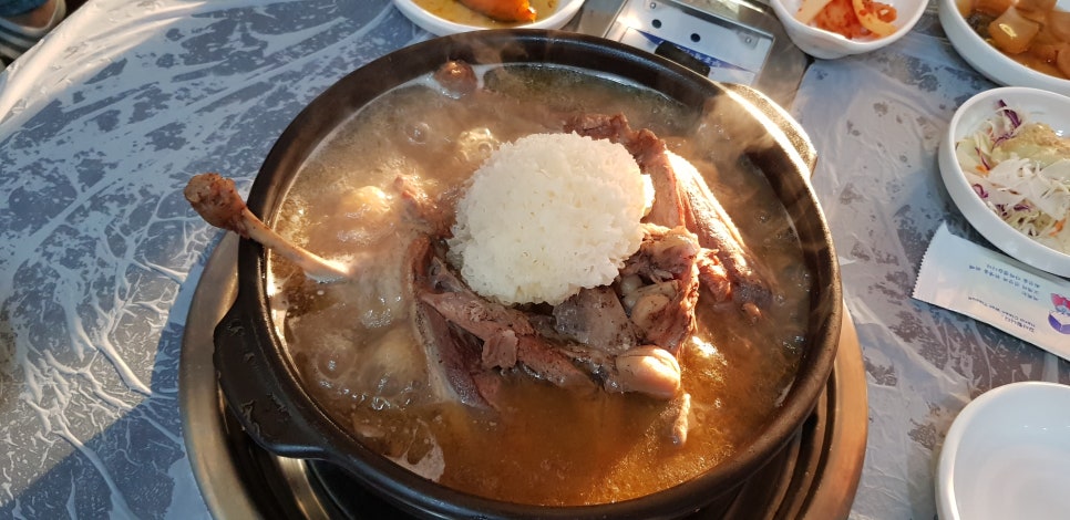 황칠백숙 이미지