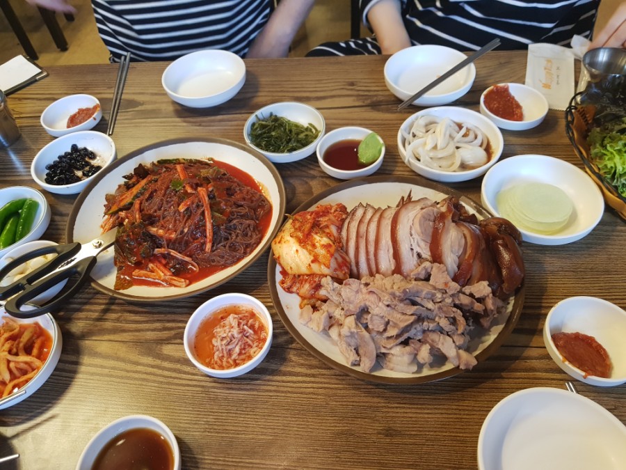 가마솥족발 이미지