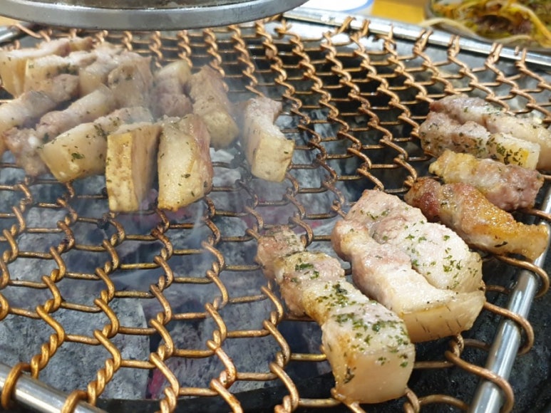 넓은마당참숯화로구이 이미지
