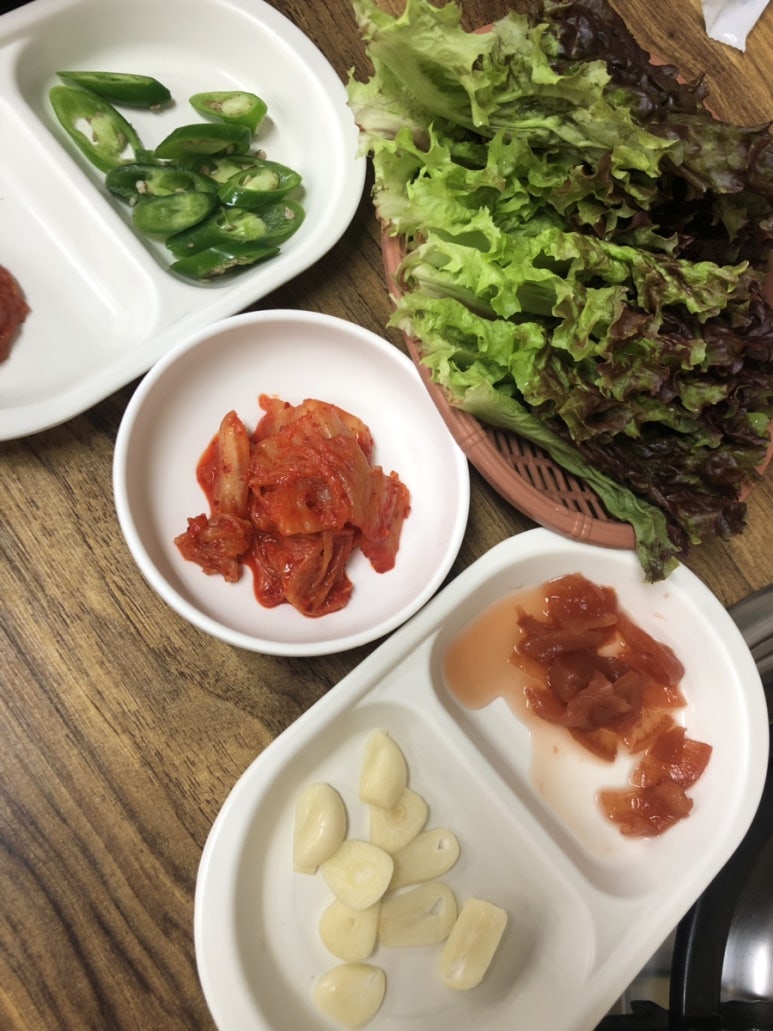 통돼지두루치기 이미지