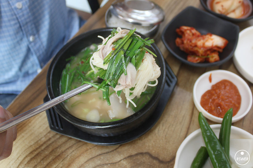 덕이네돼지국밥 이미지