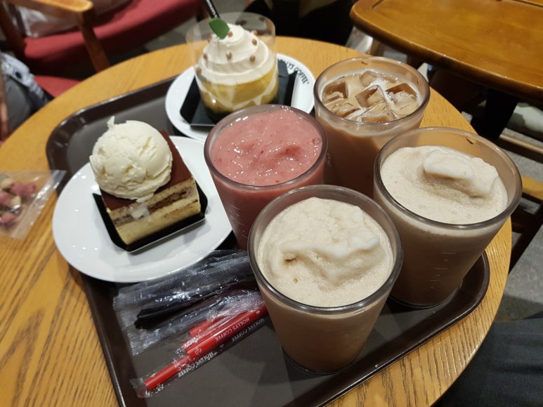 할리스커피숍 이미지
