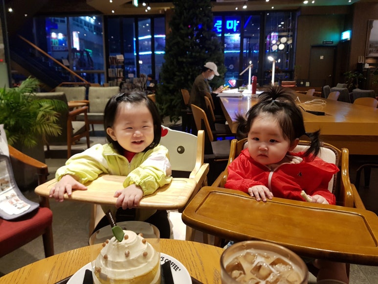 할리스커피숍 이미지
