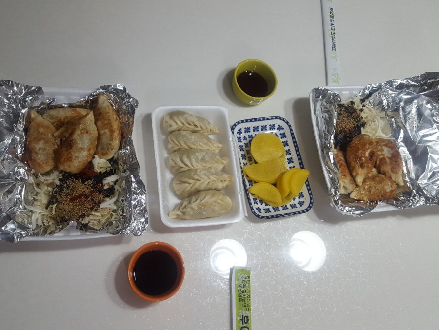 후야네손만두 이미지