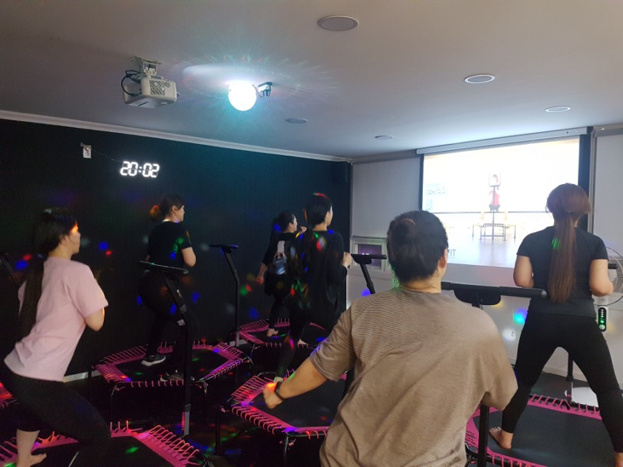 점핑스타트램플린운동 이미지