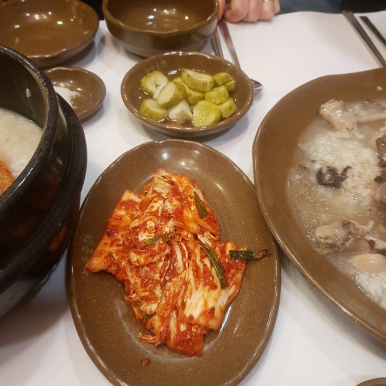 참나무능이버섯백숙 이미지