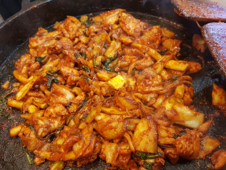 박가부대치즈닭갈비 이미지