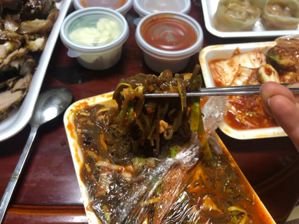 헐렁이왕족발 이미지