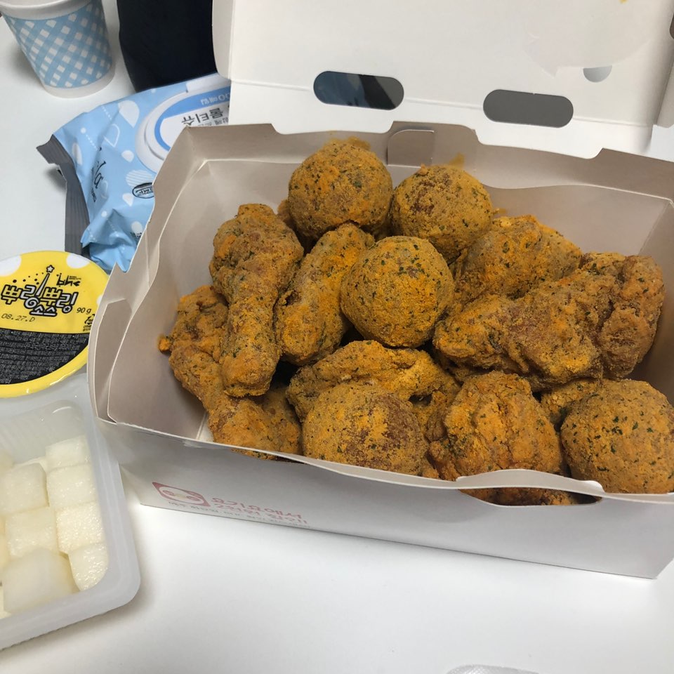BHC관악신대방역점 이미지