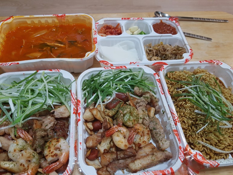 바보돼지두마리 이미지