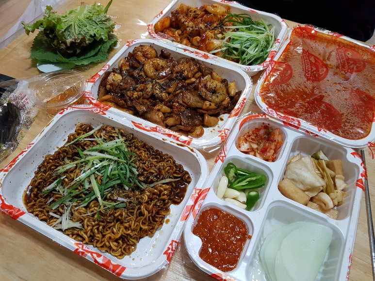 바보돼지두마리 이미지