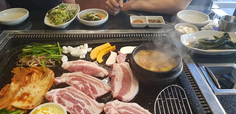 돌판삼겹살 쌈 이미지