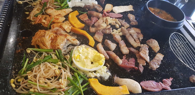 돌판삼겹살 쌈 이미지
