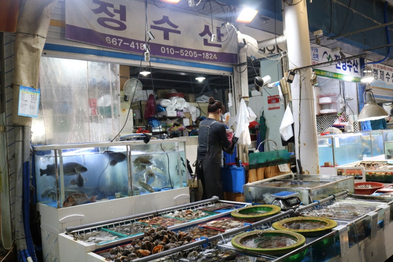 서산수산수산코너 이미지