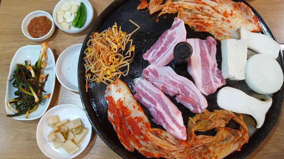 ssack쓰리솥뚜껑김치삼겹살 이미지