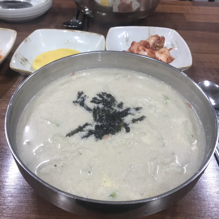 매콤이순진이손수제비 이미지