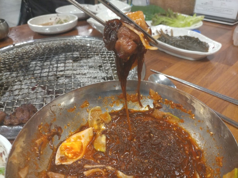 육돈숯불구이 이미지