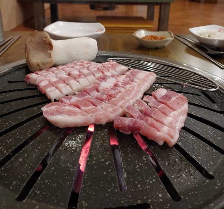 돼지랑이삼겹살 이미지