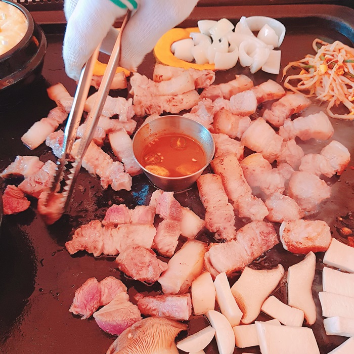 돼지굽는정원 이미지