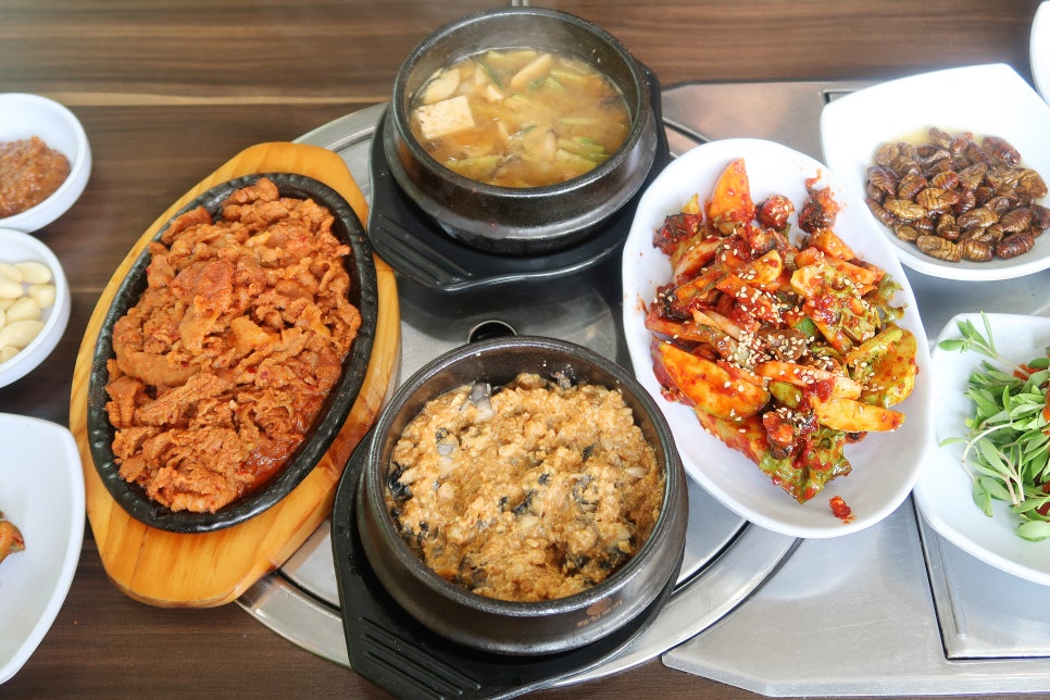 우렁쌈밥 이미지