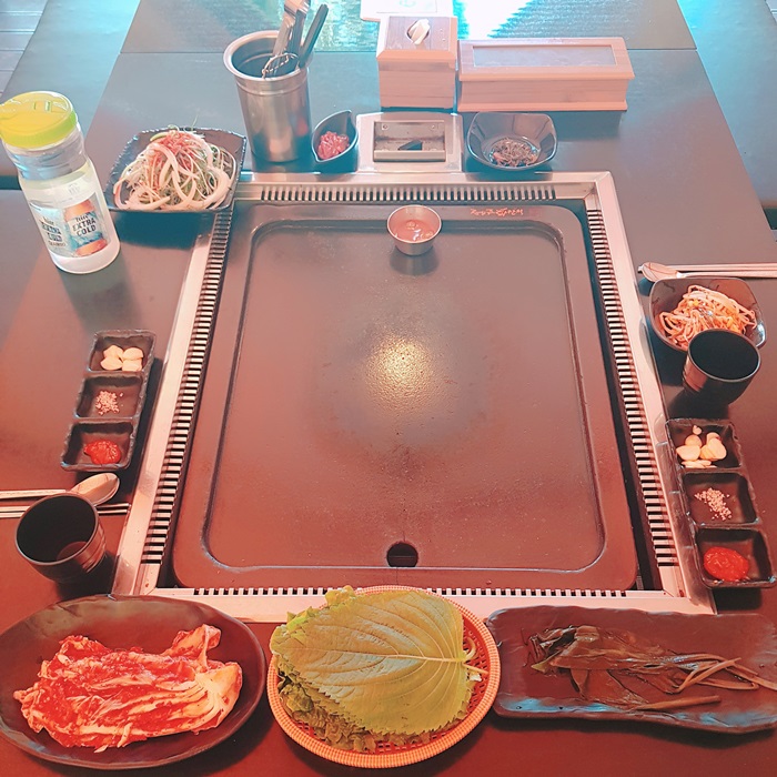돼지굽는정원 이미지