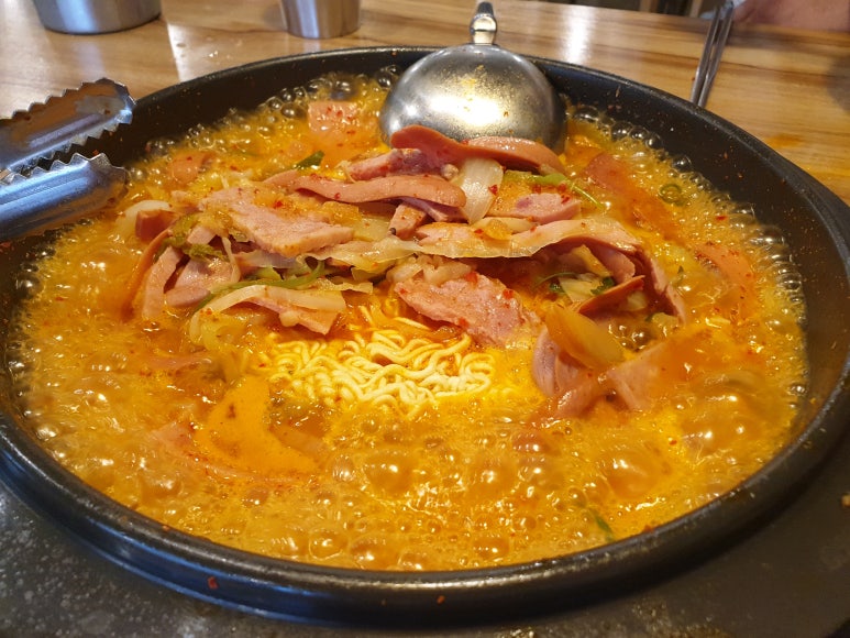 엉클 부대찌개 이미지