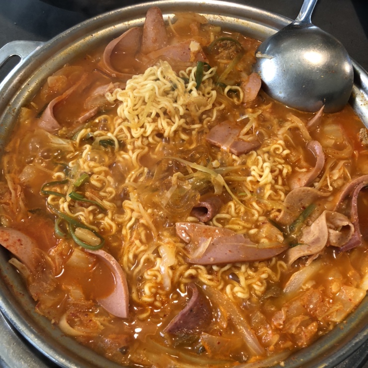 돼지네부대찌개 이미지