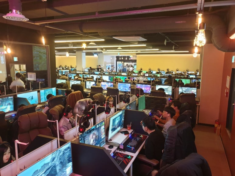 철구PC방 이미지