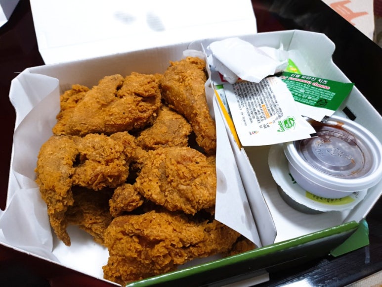 투가이즈치킨앤피자 이미지