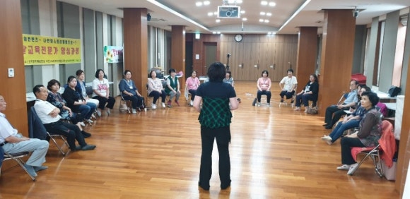 한국시니어교육연구원 이미지
