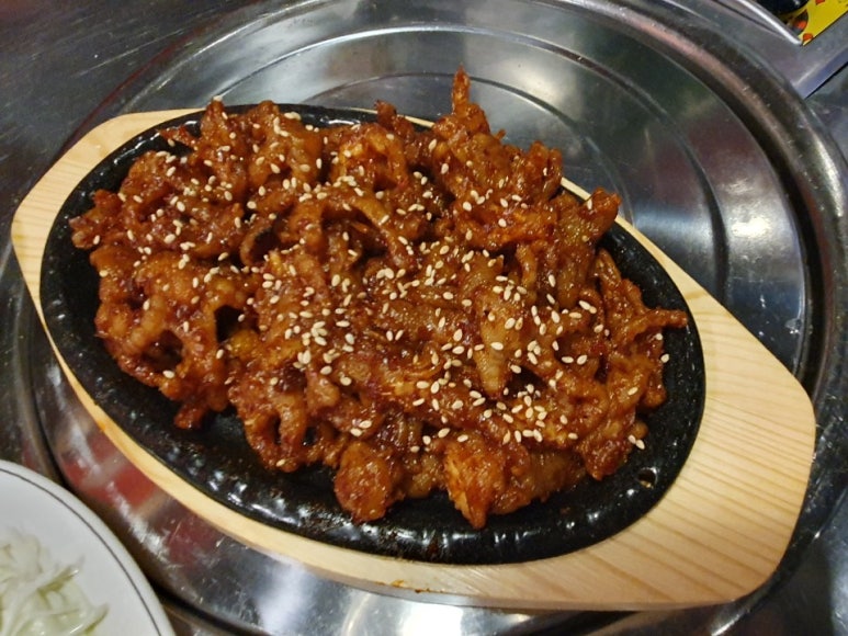 땡초먹은불닭 이미지