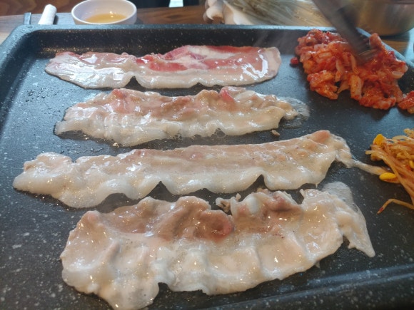 꿀돼지삼겹 이미지