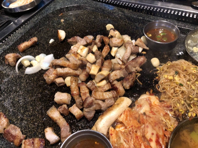 껄떡돼지 이미지