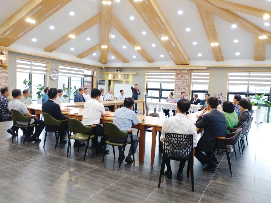 지리산흑돼지복있는농장 이미지