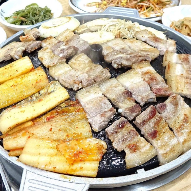 솥뚜껑오겹살 이미지