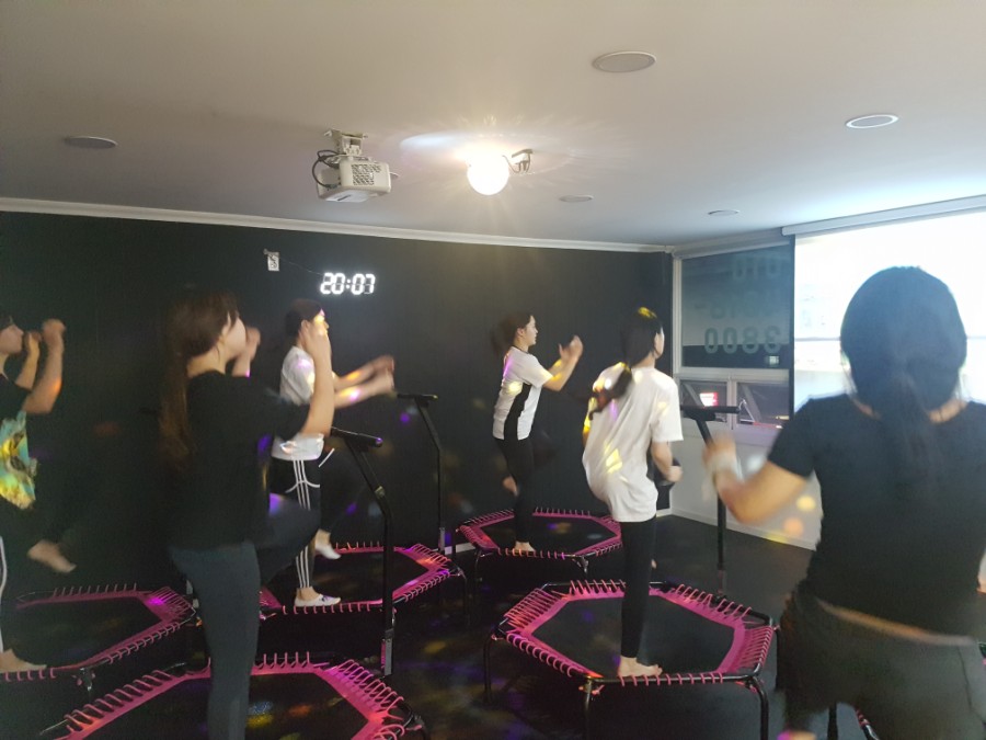 점핑스타트램플린운동 이미지