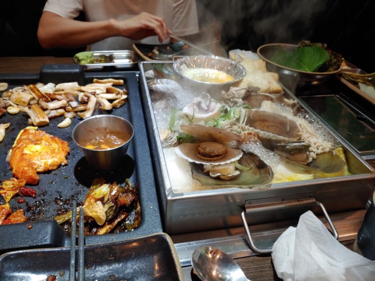 조개맛본돼지 이미지
