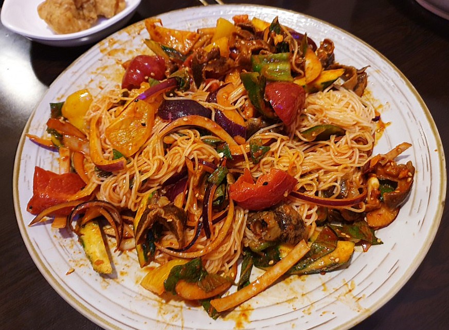 닭이 맛있는집 술통 이미지