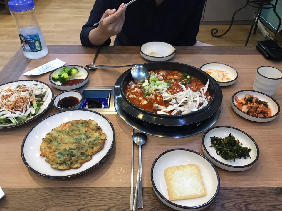 항아리짜글이송어비빔회 이미지