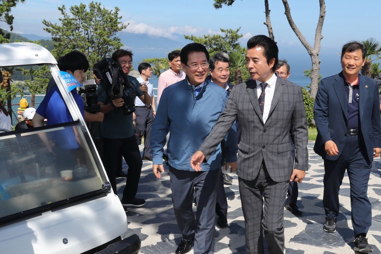 블루투어 이미지