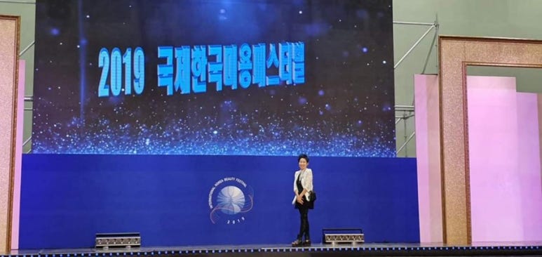 가위든여자 이미지