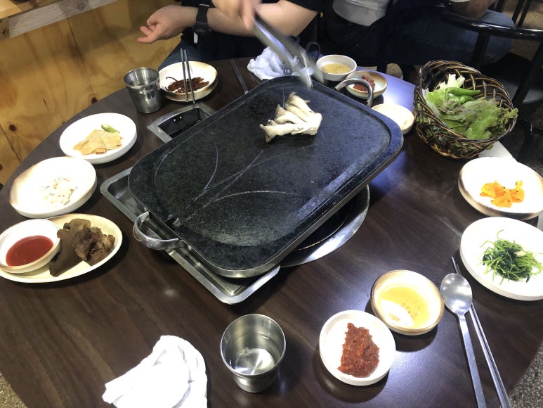 시끌시끌돼지들 이미지