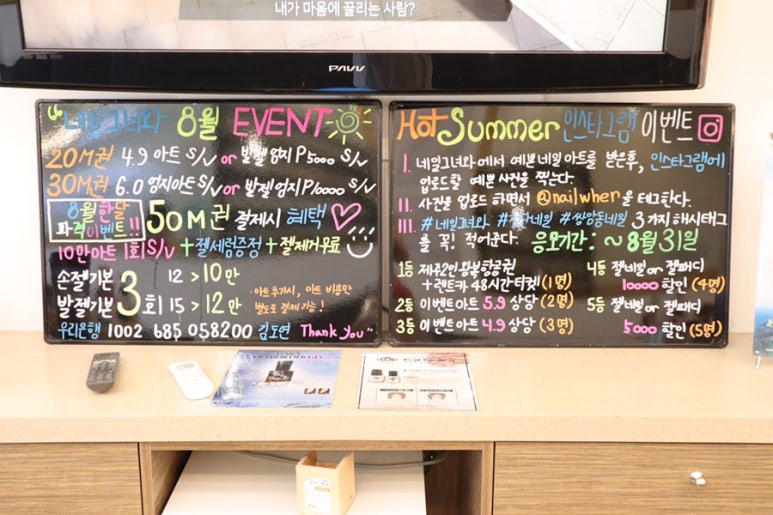 그녀는네일중 이미지