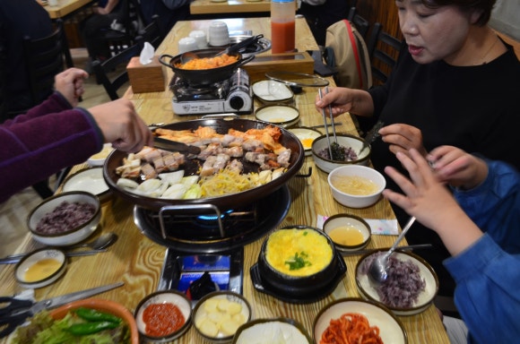 월수금통돼지김치 이미지