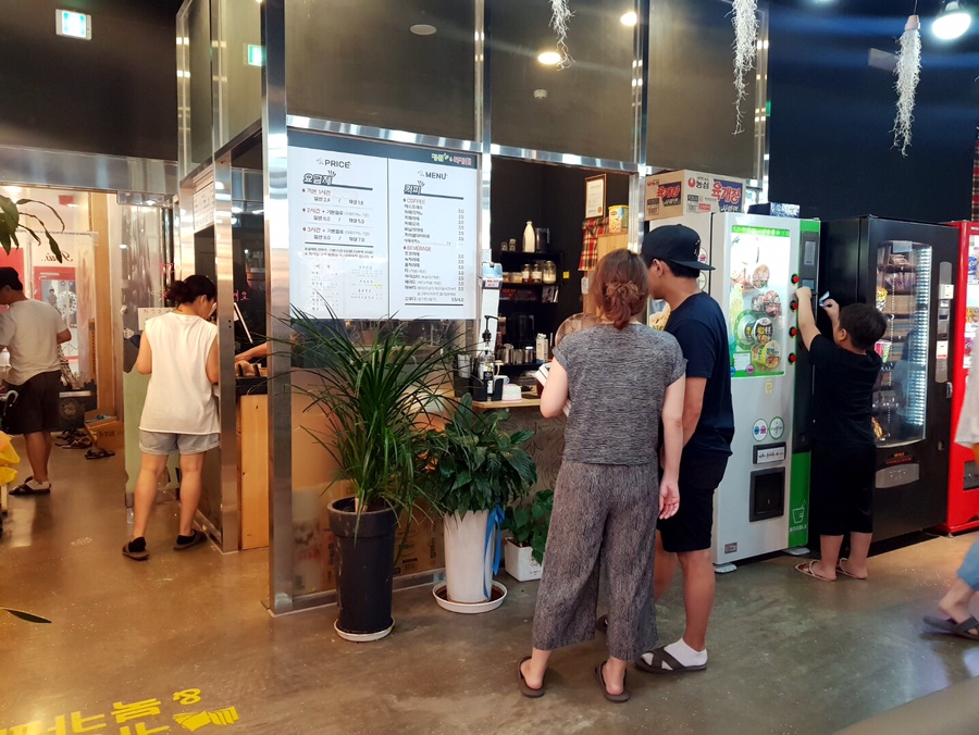 카툰&북카페휴 이미지